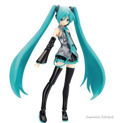 Hatsune Miku jellegű figura 15 cm